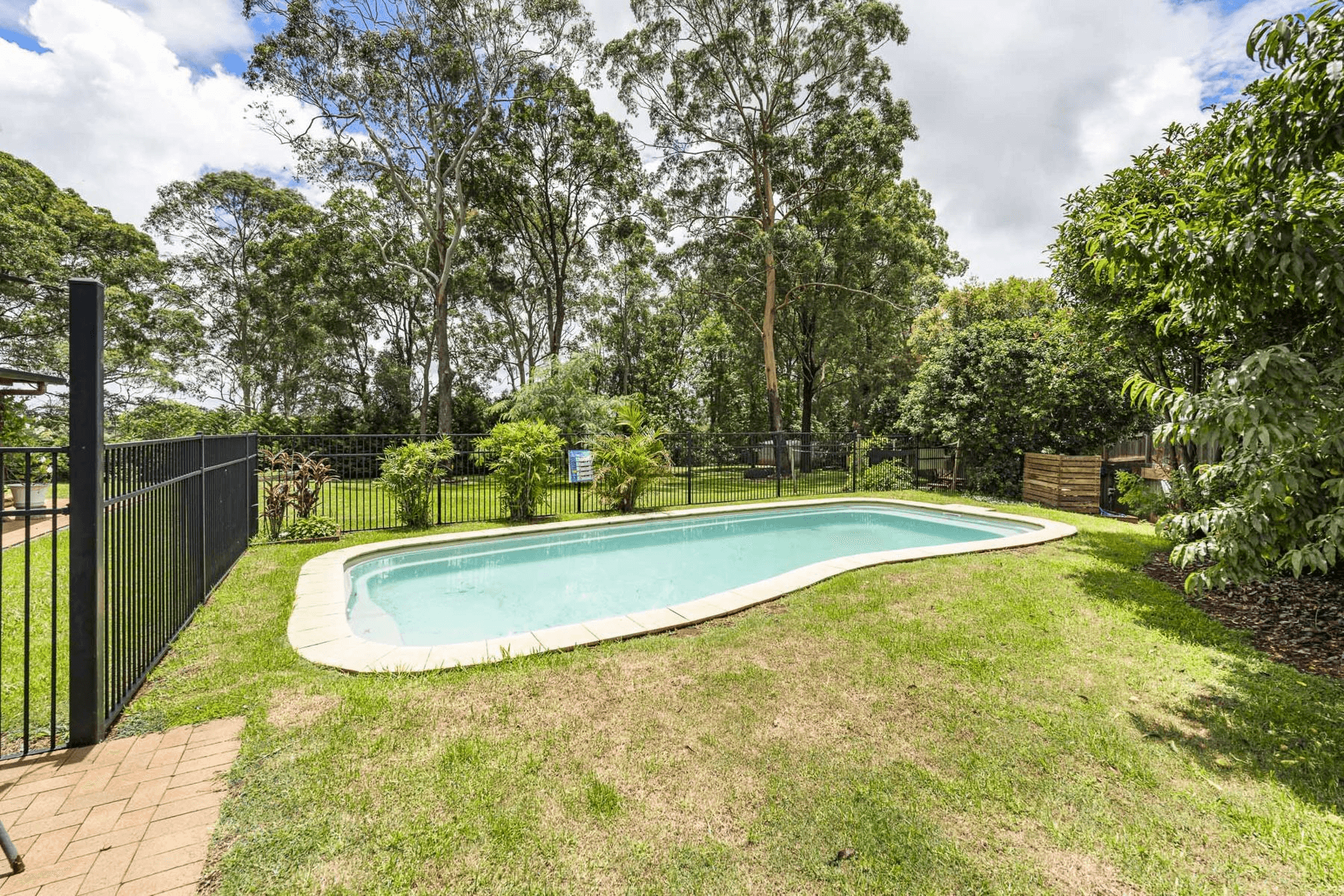 2 Wattle Close, HIGHFIELDS, QLD 4352