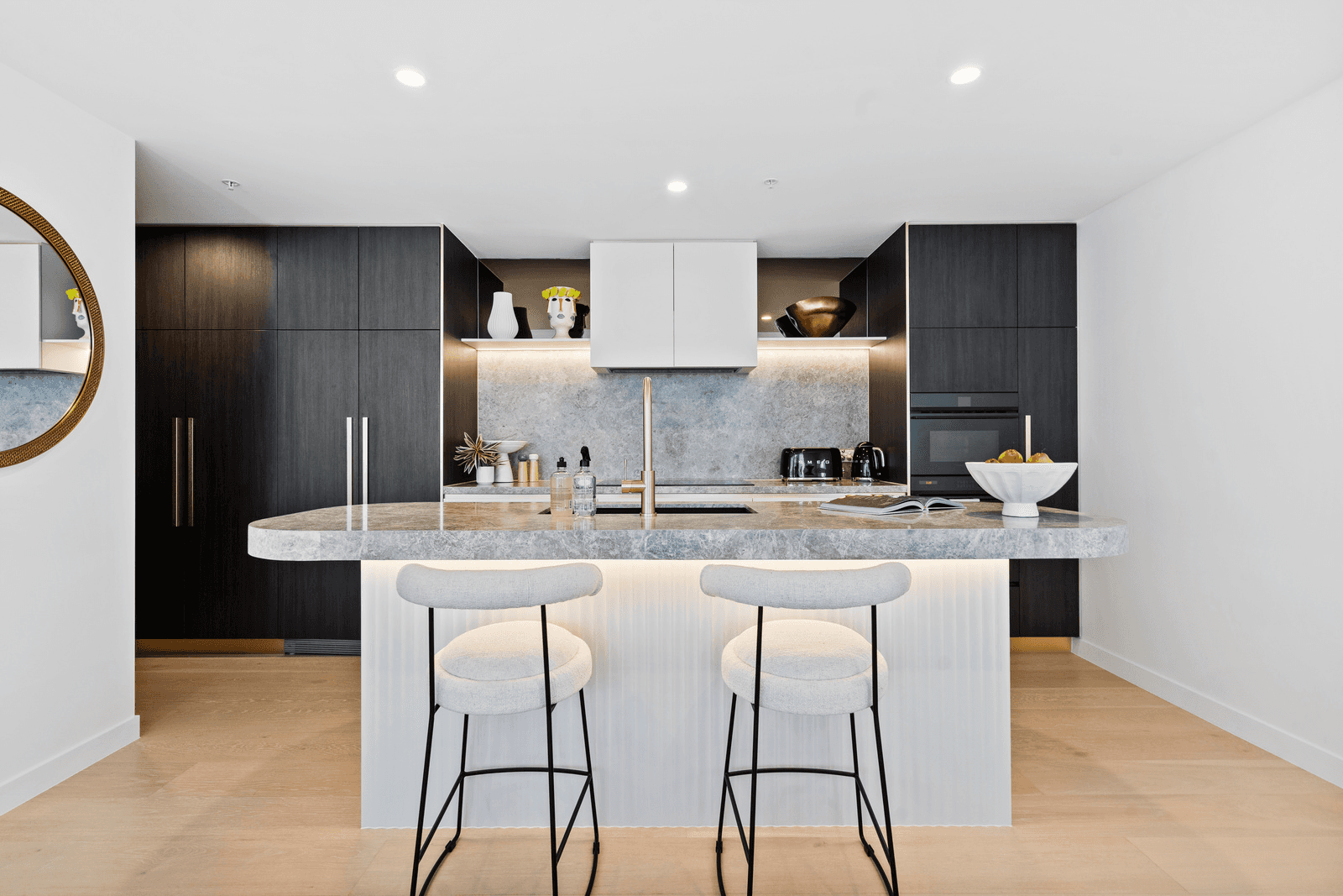 903/122 Surf Parade, BROADBEACH, QLD 4218