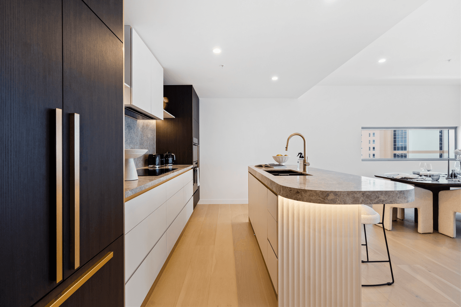 903/122 Surf Parade, BROADBEACH, QLD 4218