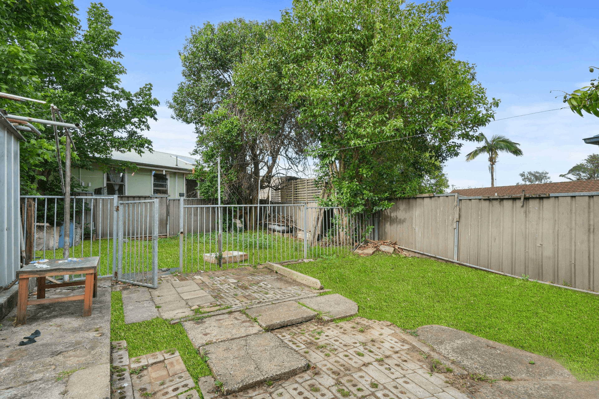 11 Burns Road, Campbelltown, NSW 2560