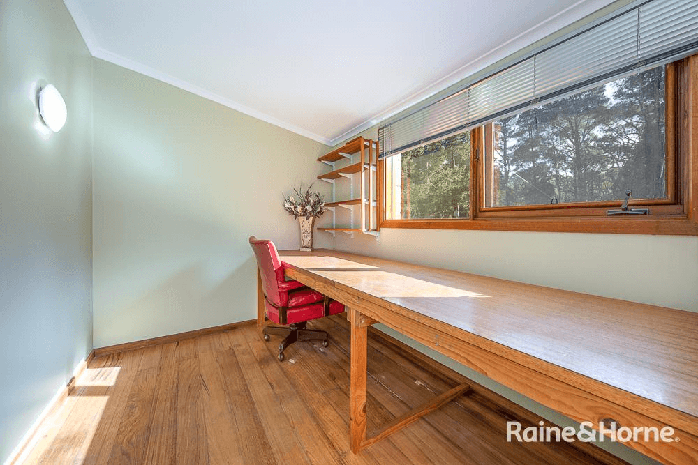 56 Walshes Road, WOODEND, VIC 3442