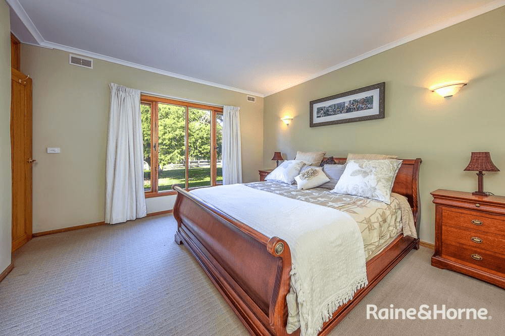 56 Walshes Road, WOODEND, VIC 3442