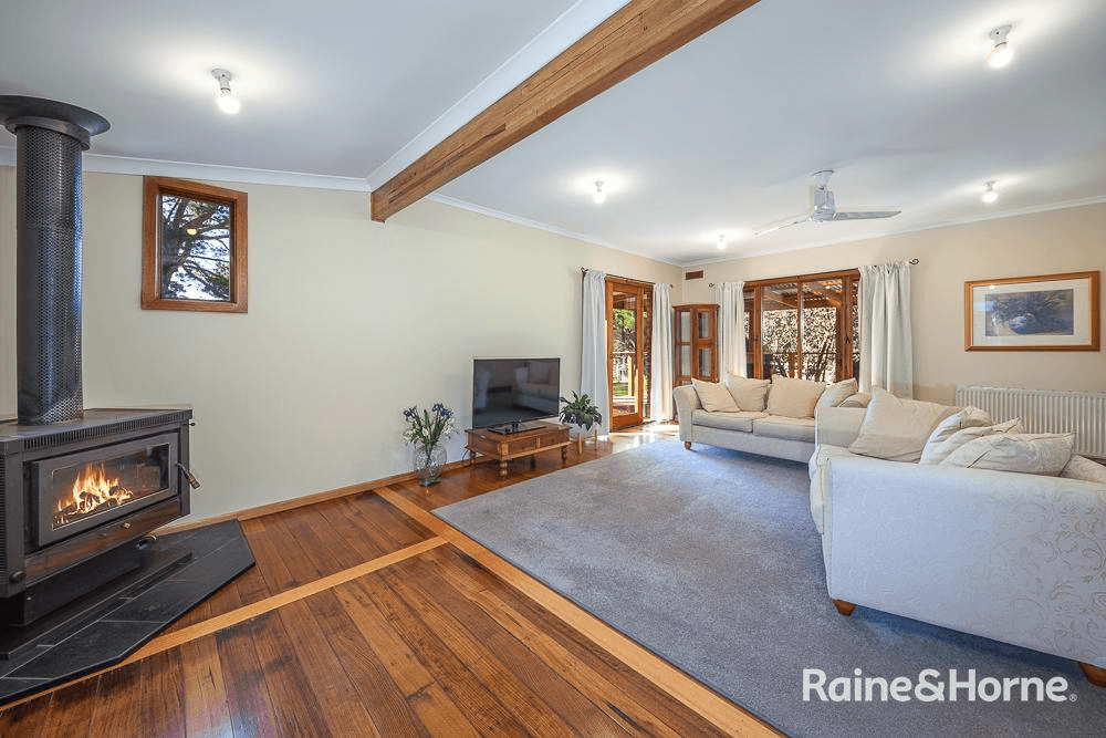 56 Walshes Road, WOODEND, VIC 3442