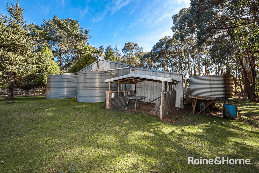 56 Walshes Road, WOODEND, VIC 3442