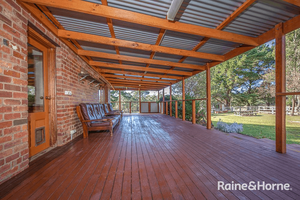 56 Walshes Road, WOODEND, VIC 3442