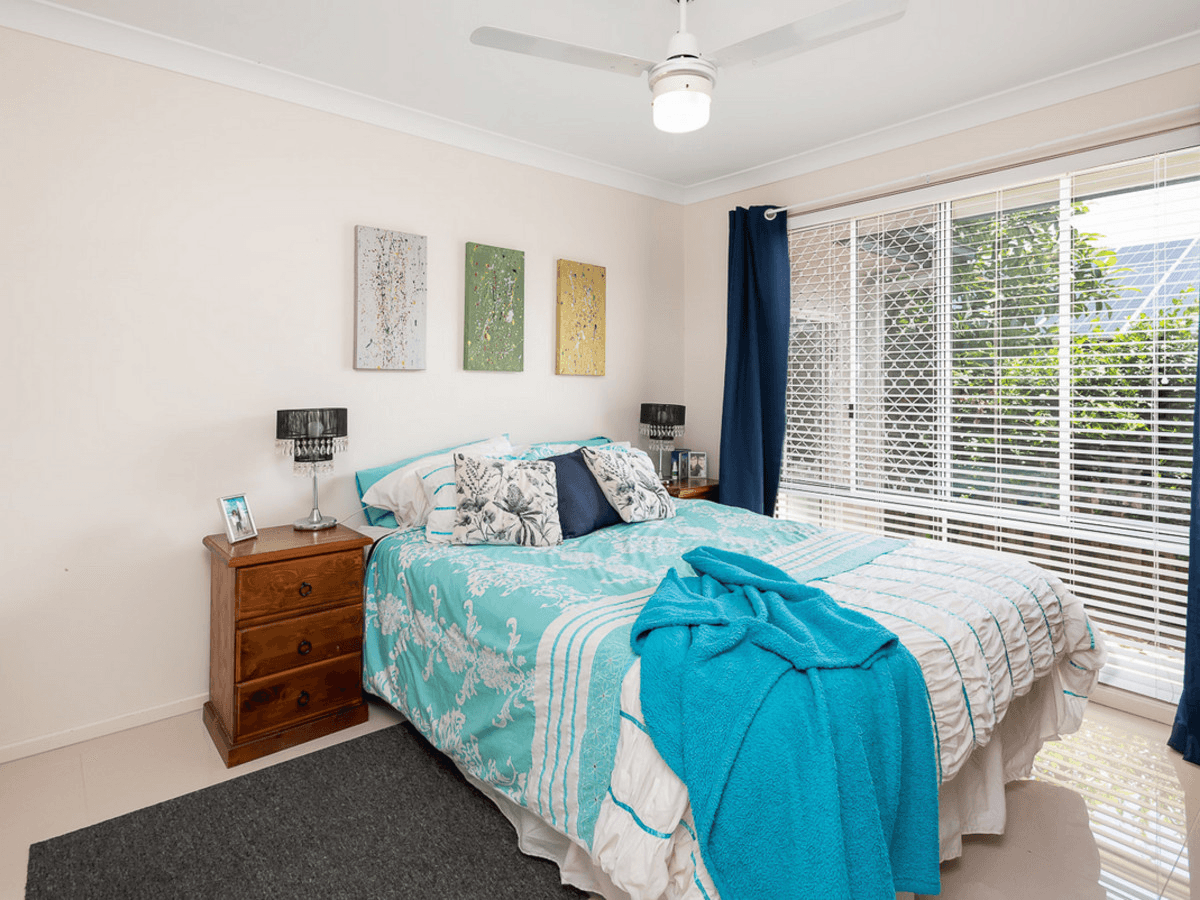 6 Hawkesbury Avenue, Pacific Pines, QLD 4211