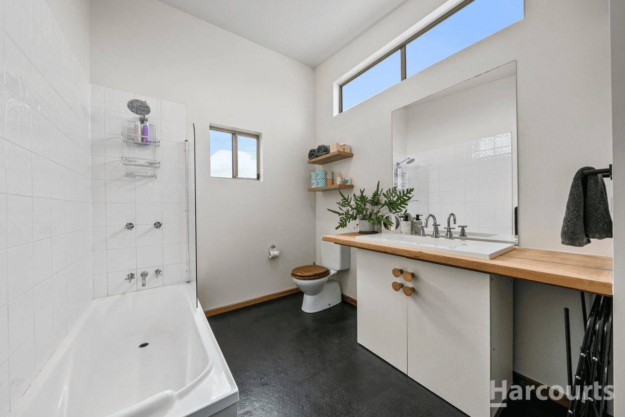 11 Fifth Avenue, DODGES FERRY, TAS 7173