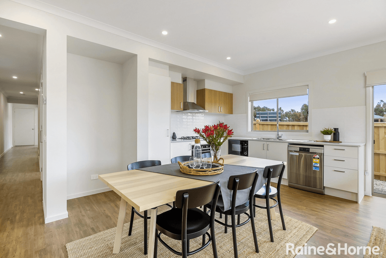 19 Collins Parade, KYNETON, VIC 3444