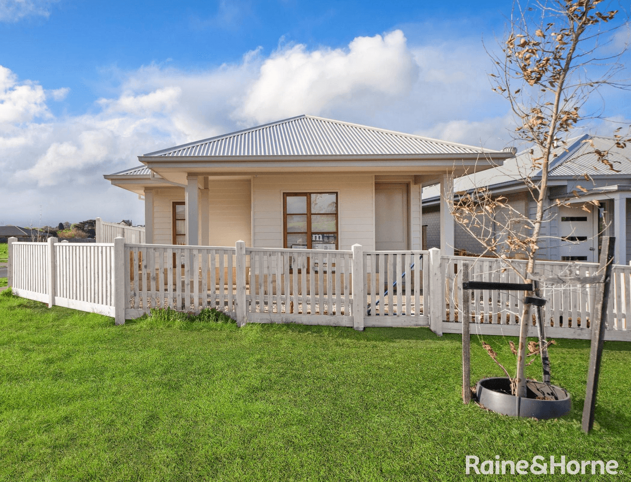 19 Collins Parade, KYNETON, VIC 3444