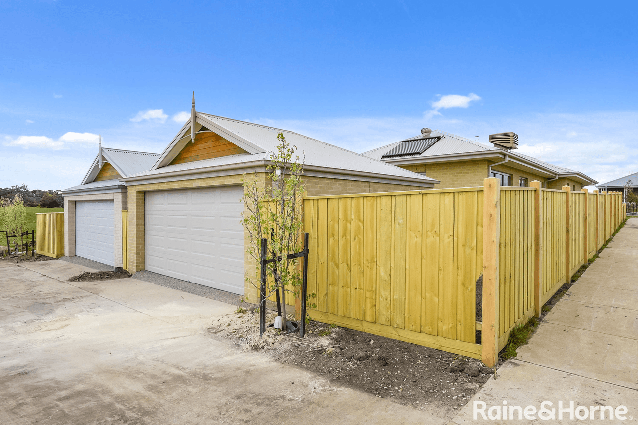 19 Collins Parade, KYNETON, VIC 3444