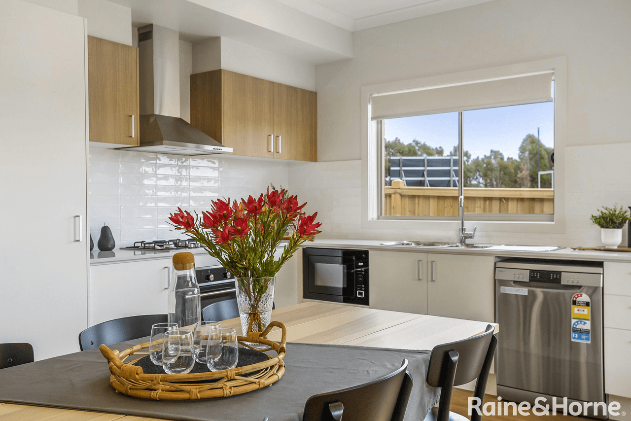 19 Collins Parade, KYNETON, VIC 3444