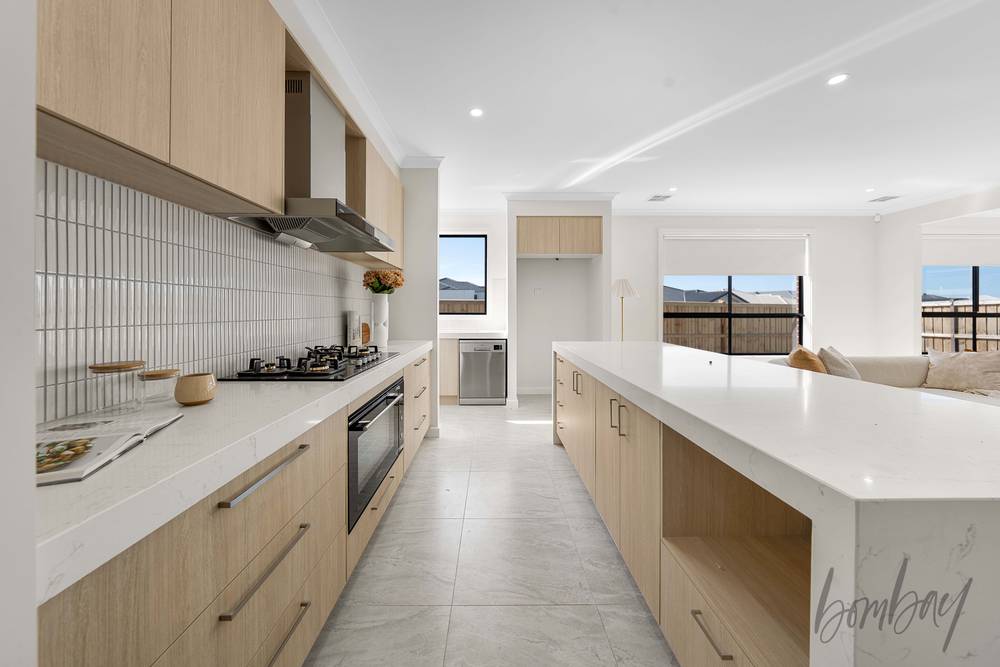 1 Helm Drive, MICKLEHAM, VIC 3064