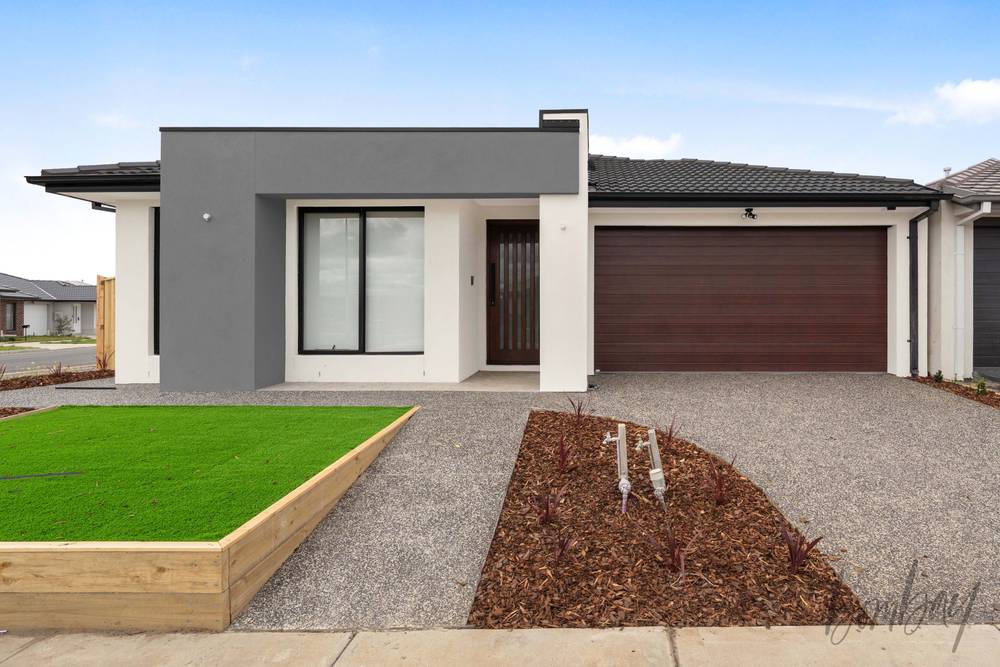 1 Helm Drive, MICKLEHAM, VIC 3064