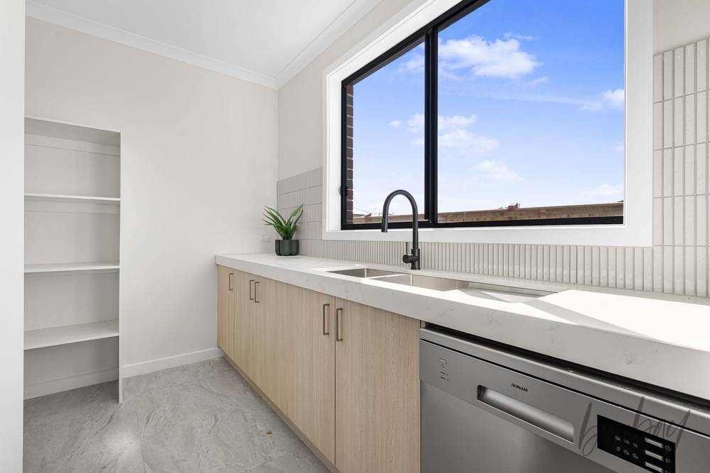 1 Helm Drive, MICKLEHAM, VIC 3064