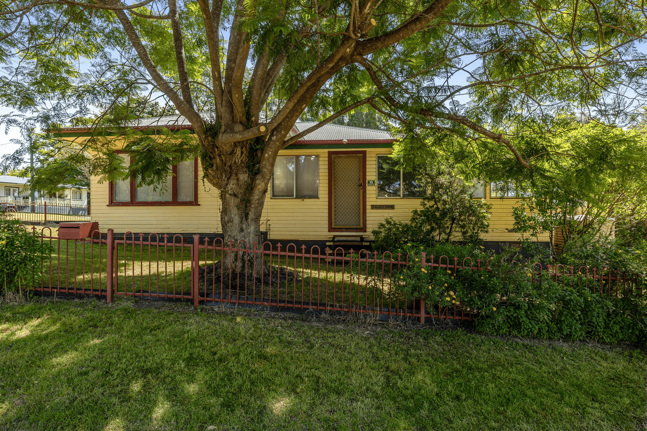 15 Prince Street, HARLAXTON, QLD 4350