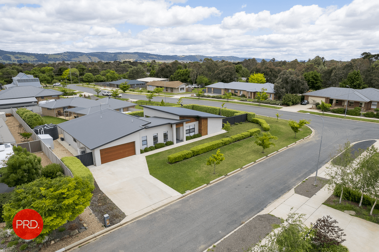 2  Bluskie Close, BUNGENDORE, NSW 2621