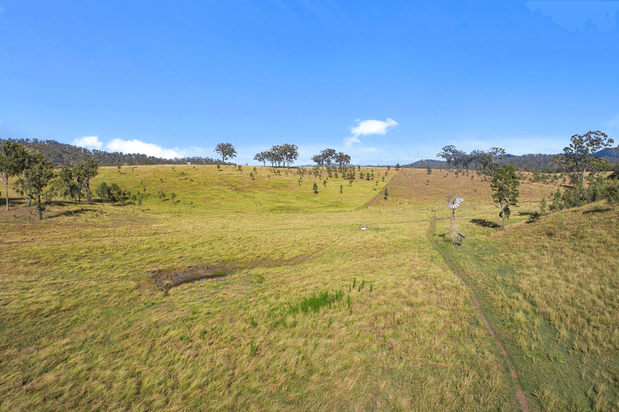 697 Blacksnake Road, KILKIVAN, QLD 4600