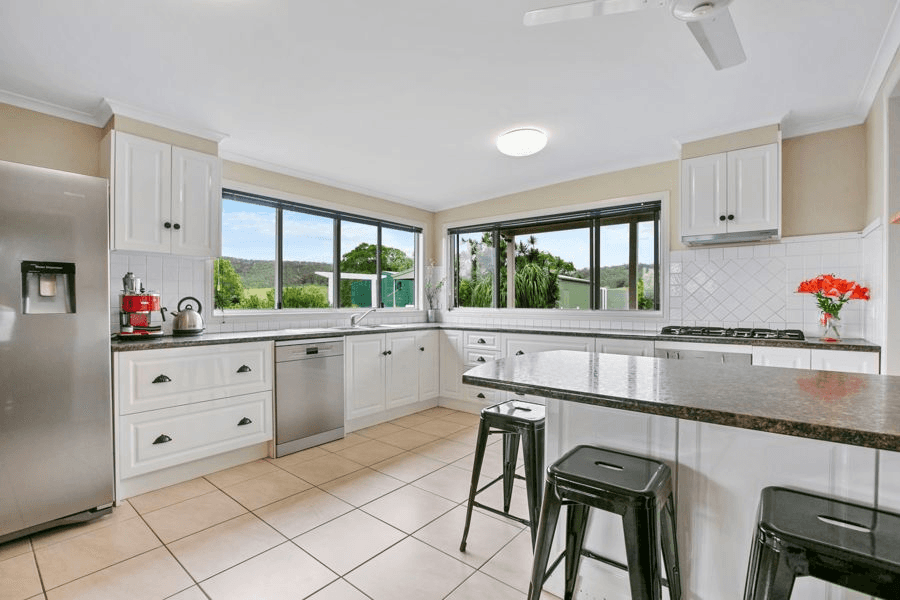 697 Blacksnake Road, KILKIVAN, QLD 4600