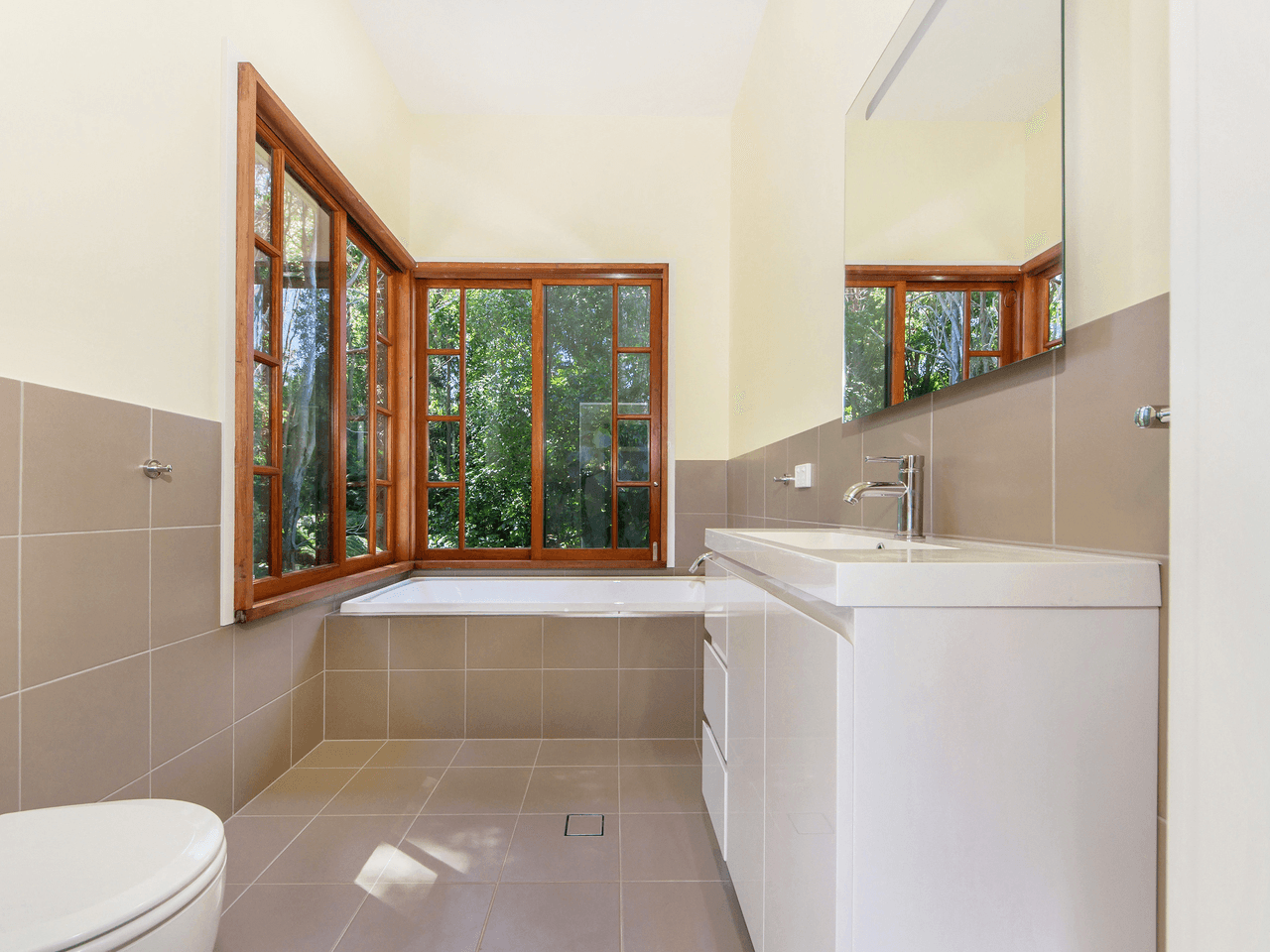 11 Lemontree Lane, CURRUMBIN VALLEY, QLD 4223