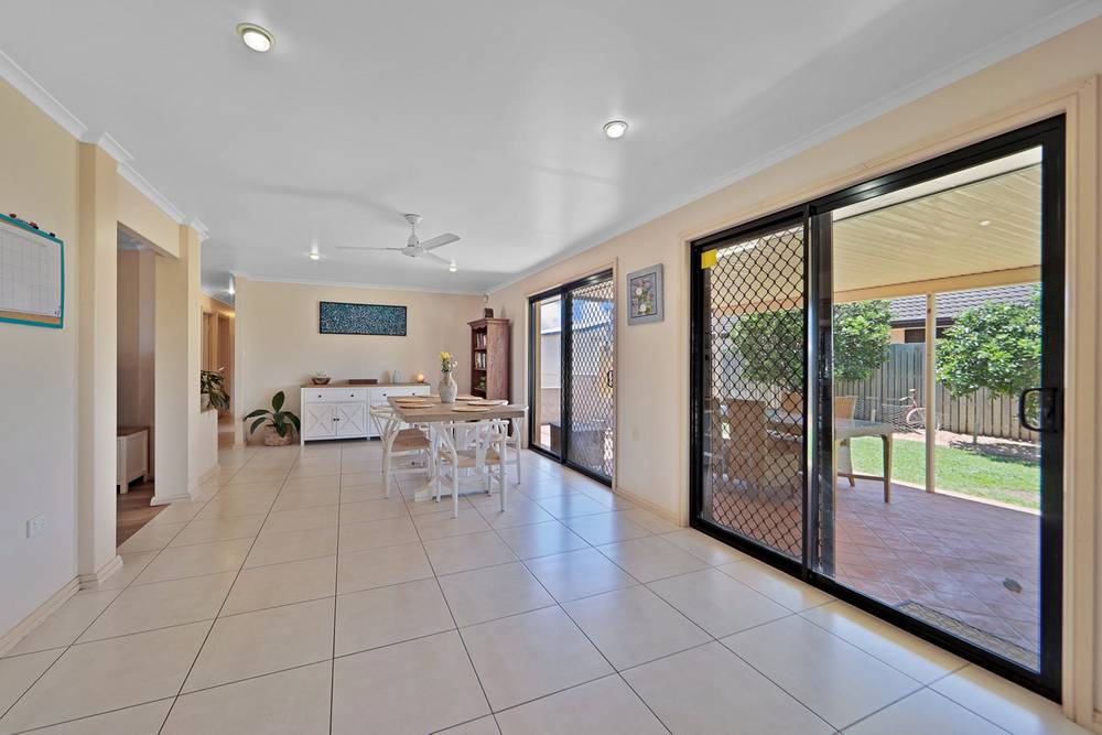 2 Hamilton Street, AVENELL HEIGHTS, QLD 4670
