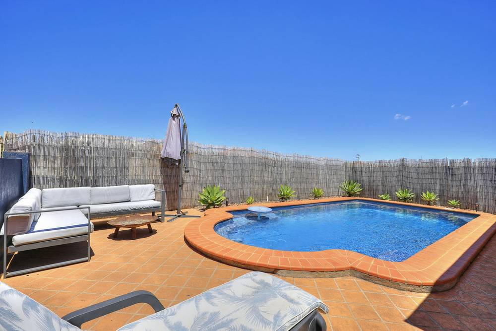 2 Hamilton Street, AVENELL HEIGHTS, QLD 4670