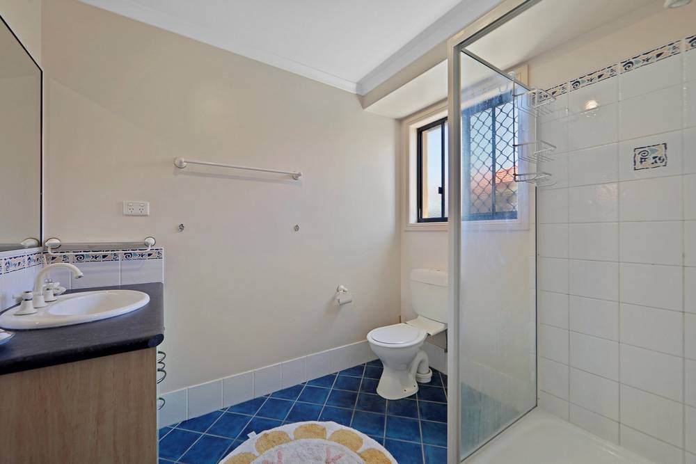 2 Hamilton Street, AVENELL HEIGHTS, QLD 4670