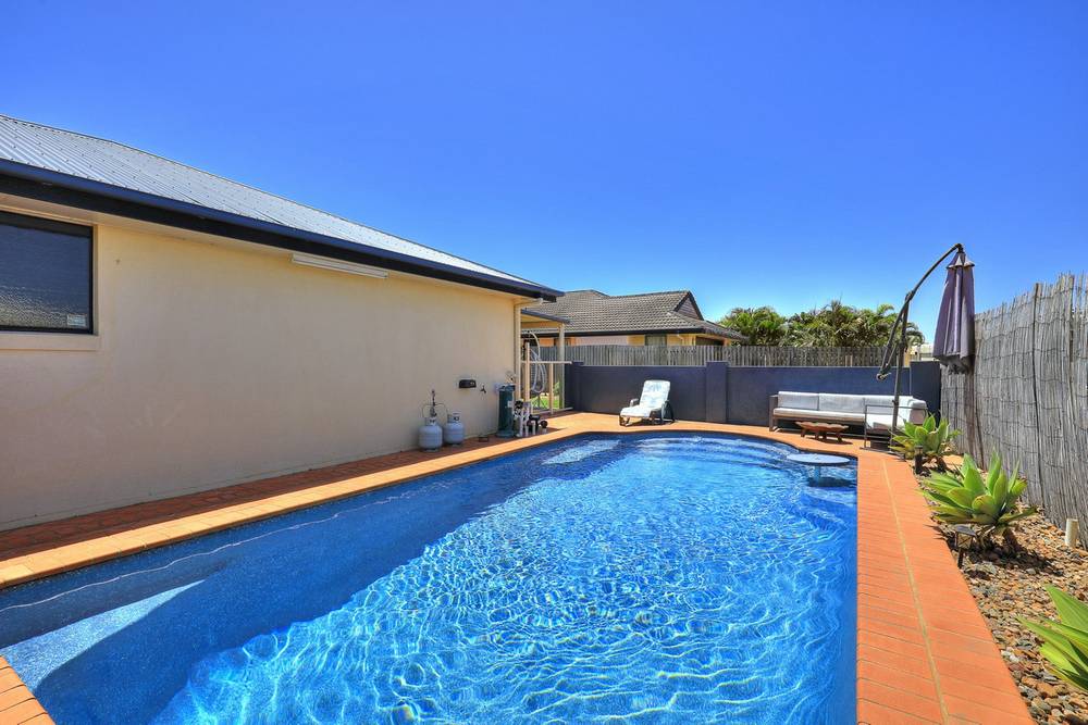 2 Hamilton Street, AVENELL HEIGHTS, QLD 4670