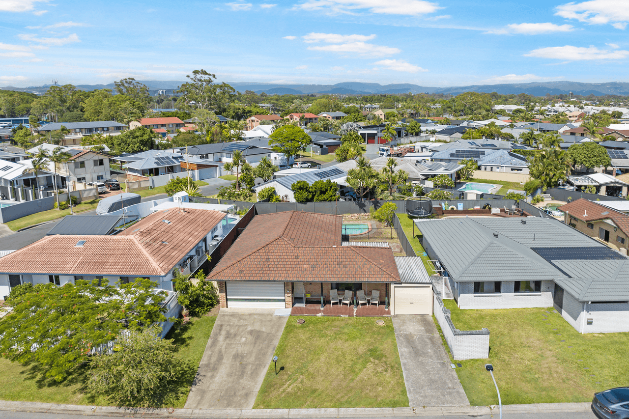 12 Bowline Road, MERMAID WATERS, QLD 4218