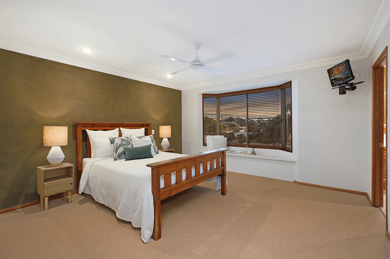 16 Clonakilty Close, BANORA POINT, NSW 2486