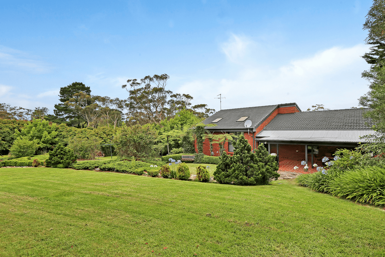 16-18 Maple Grove, WENTWORTH FALLS, NSW 2782