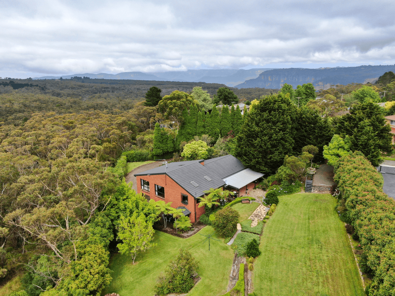 16-18 Maple Grove, WENTWORTH FALLS, NSW 2782