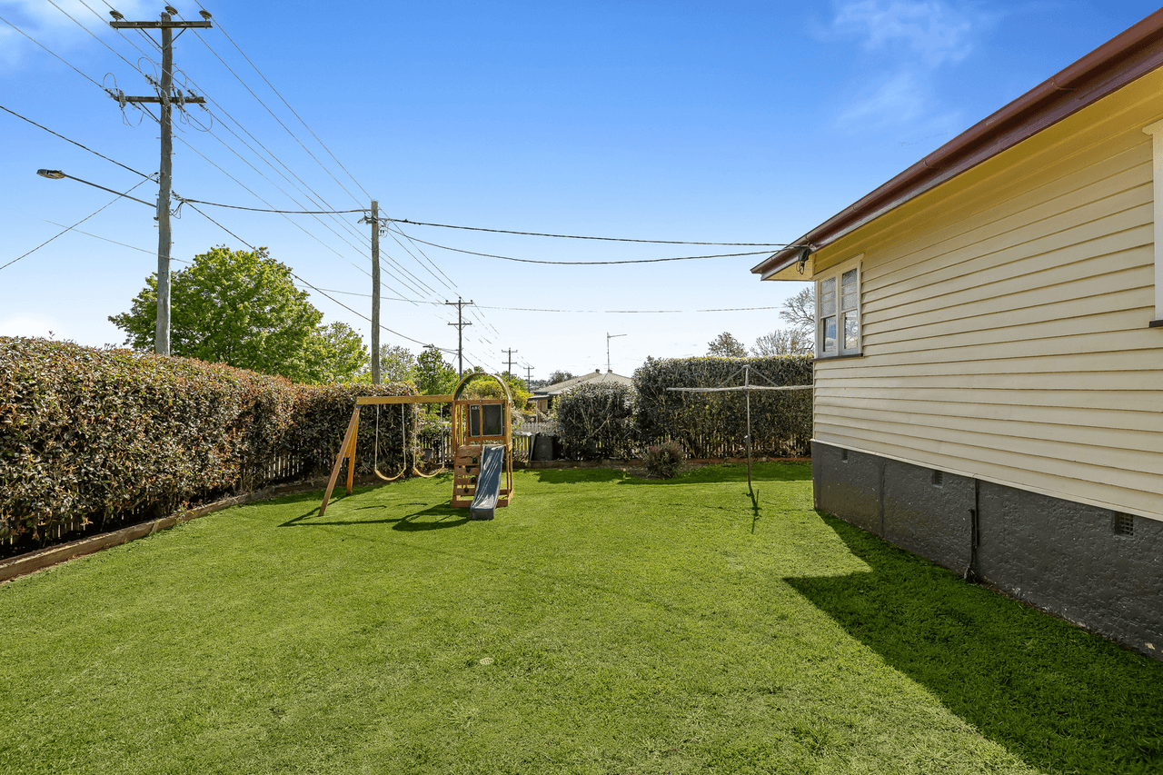 54 Llewellyn Street, CENTENARY HEIGHTS, QLD 4350