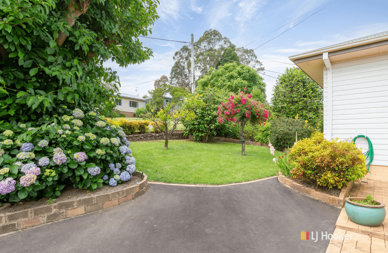 2 Girraween Crescent, BEGA, NSW 2550