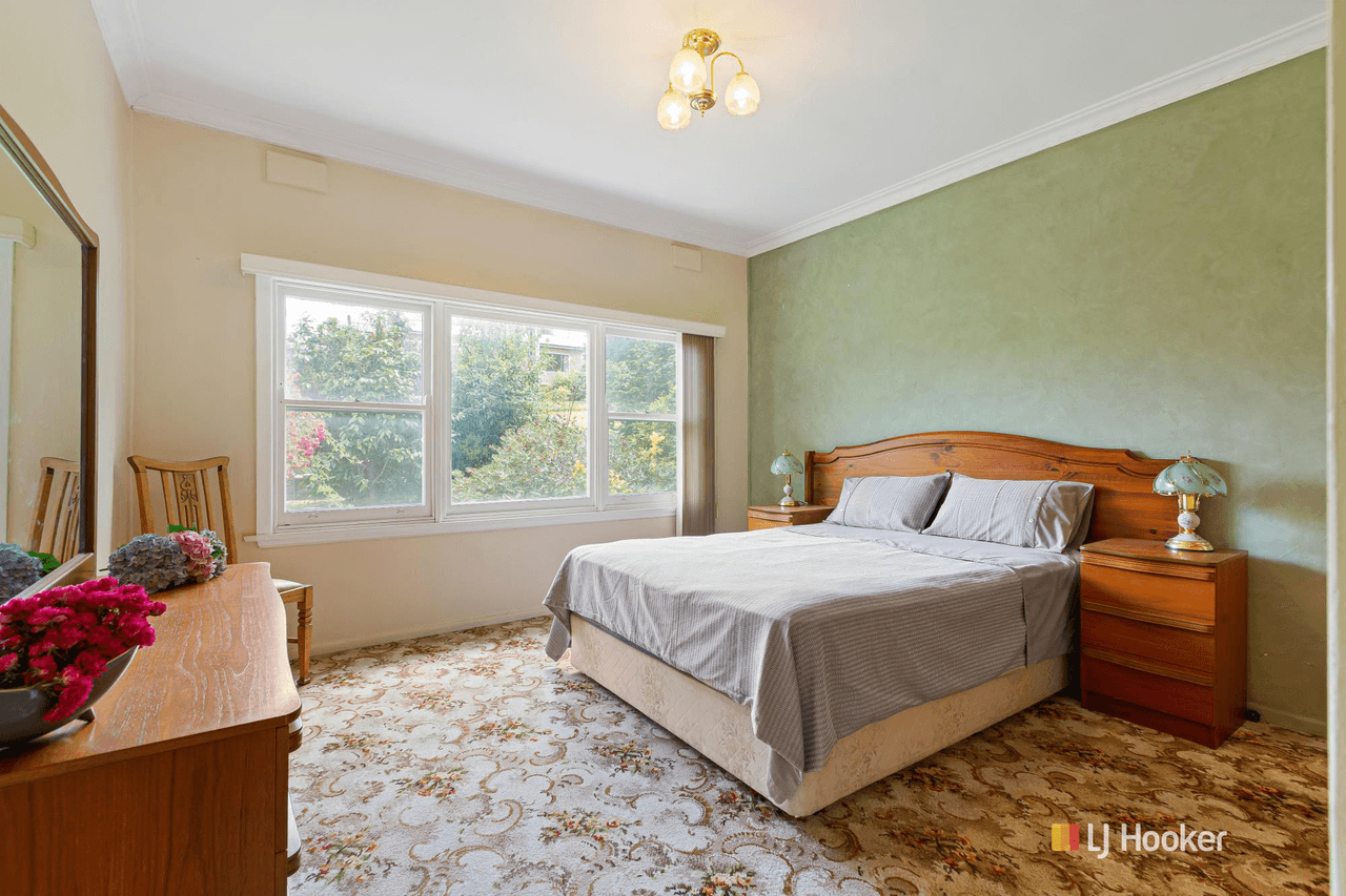 2 Girraween Crescent, BEGA, NSW 2550