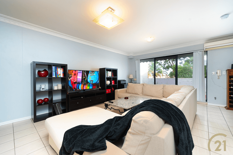 10/2 The Crescent, Fairfield, NSW 2165