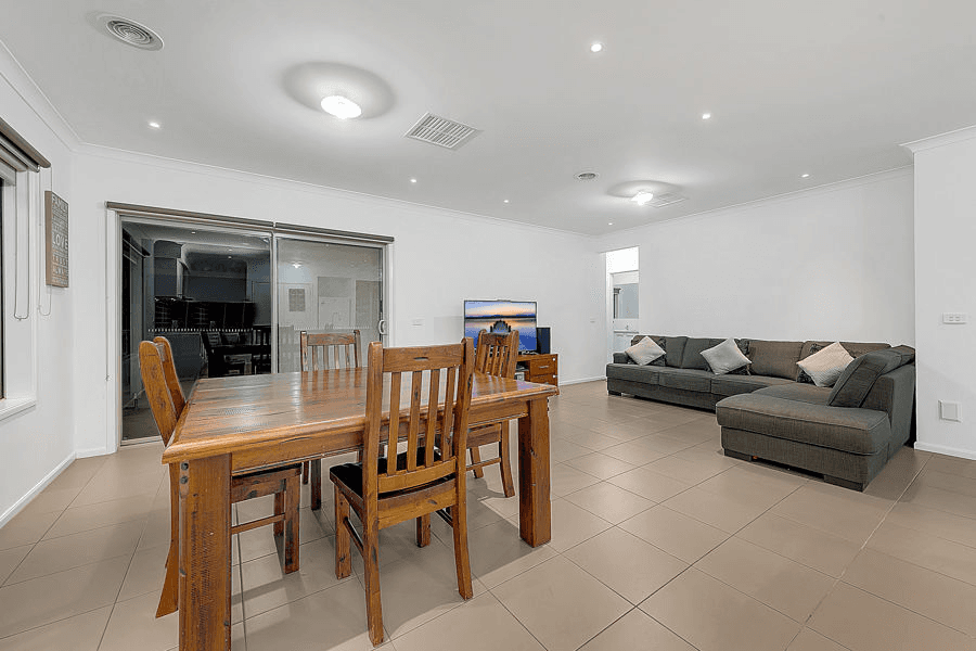 10 Weatherglass St, WALLAN, VIC 3756