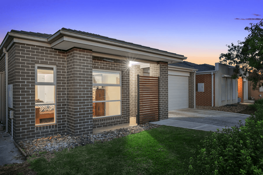 10 Weatherglass St, WALLAN, VIC 3756