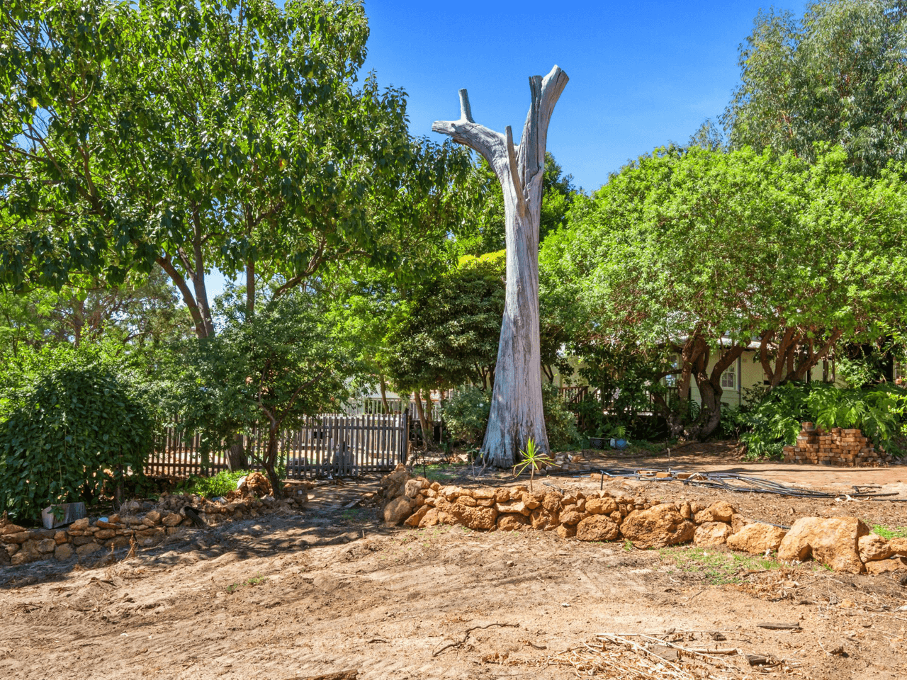 4 Bird Road, KALAMUNDA, WA 6076