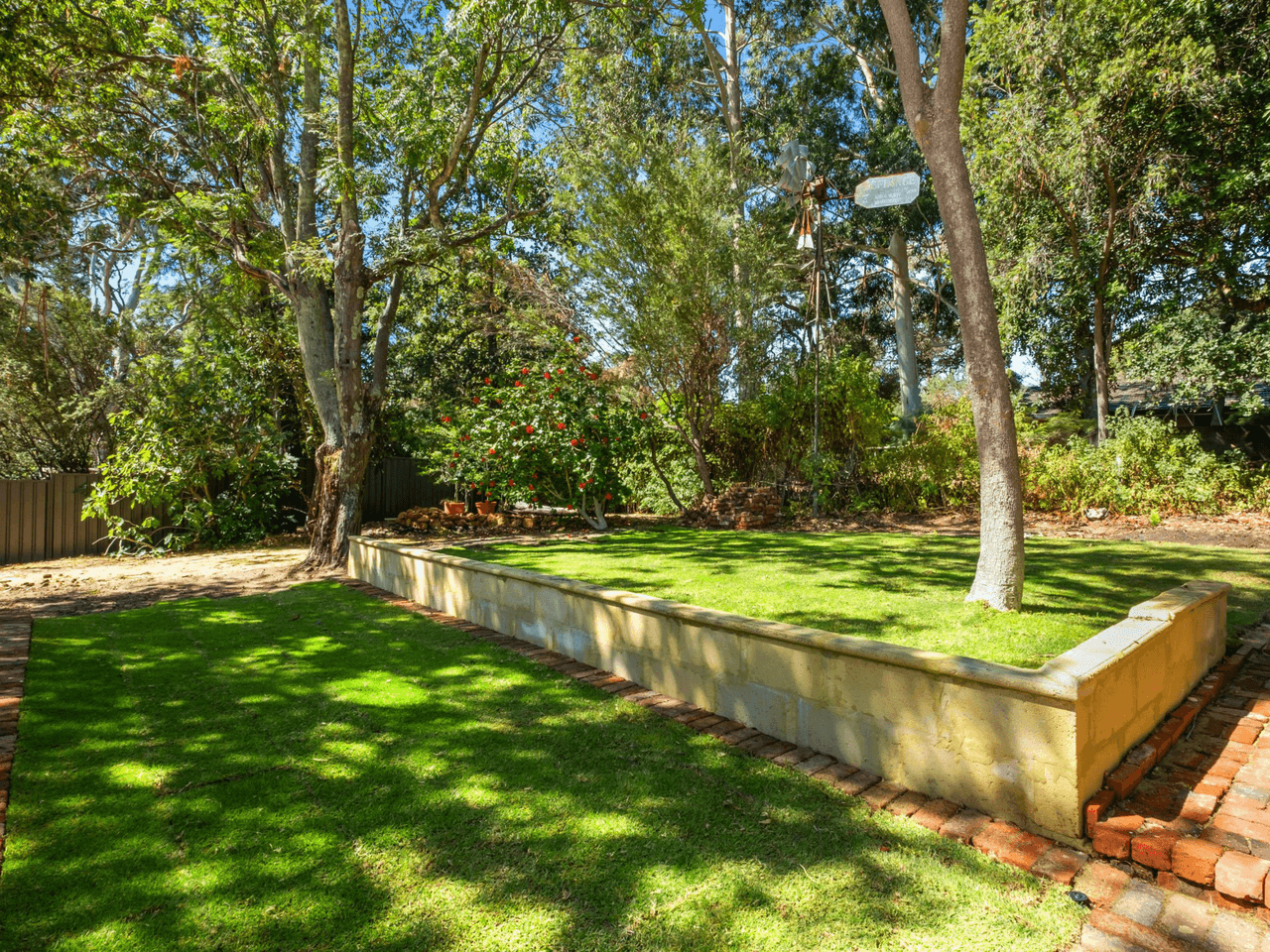 4 Bird Road, KALAMUNDA, WA 6076