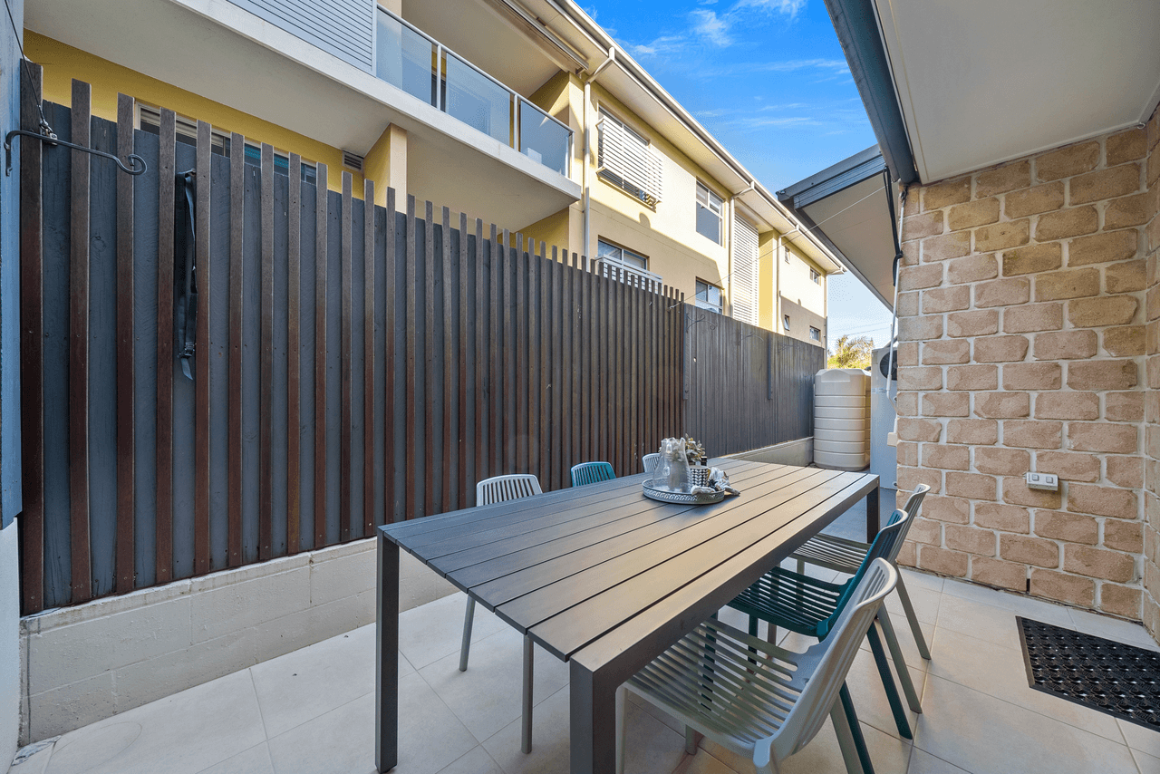 4/12-14 Georgina Street, WOODY POINT, QLD 4019