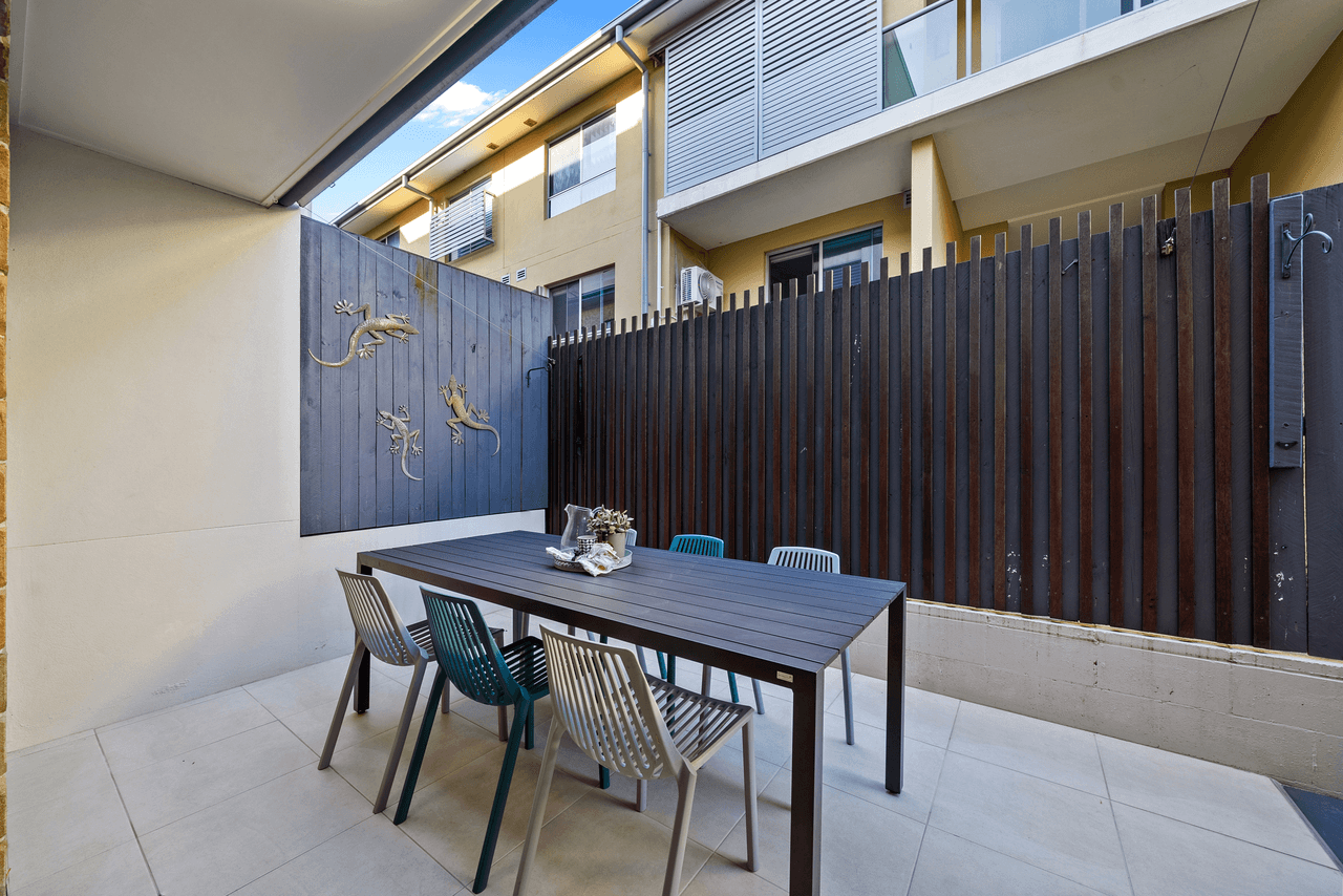 4/12-14 Georgina Street, WOODY POINT, QLD 4019