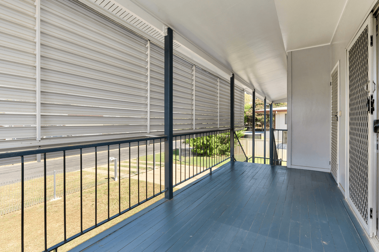 3 Dearden Place, EMERALD, QLD 4720