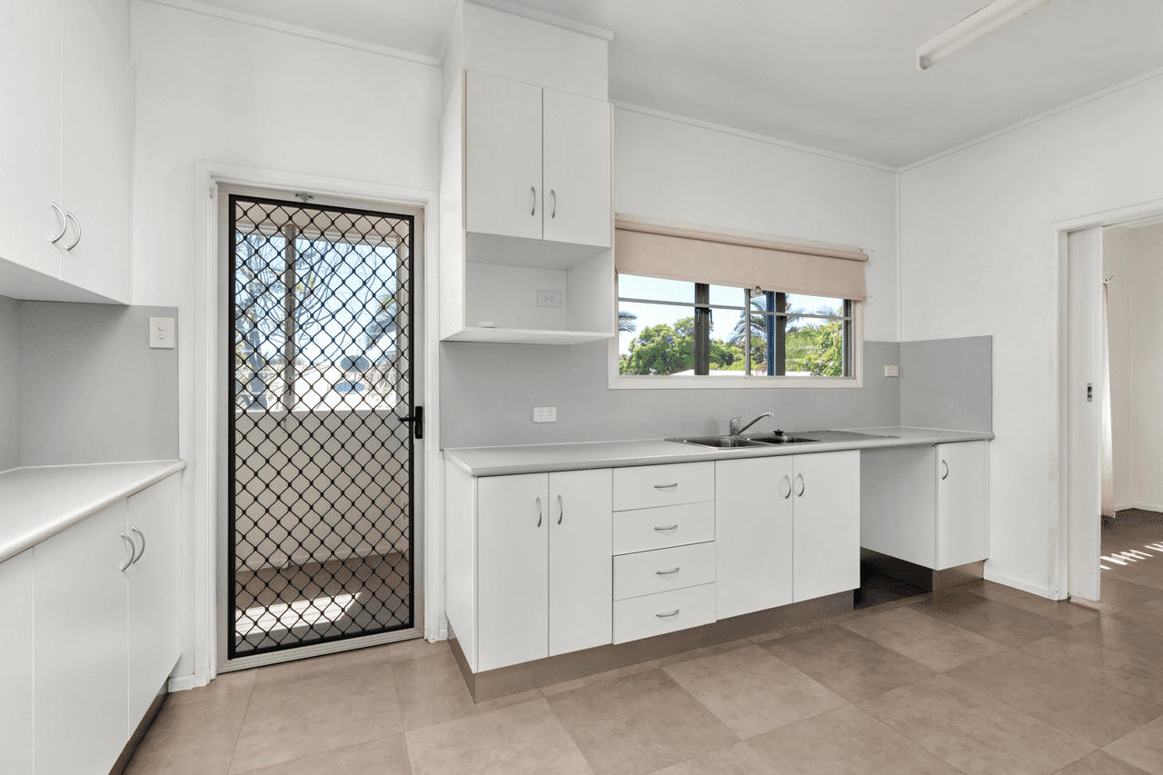 3 Dearden Place, EMERALD, QLD 4720