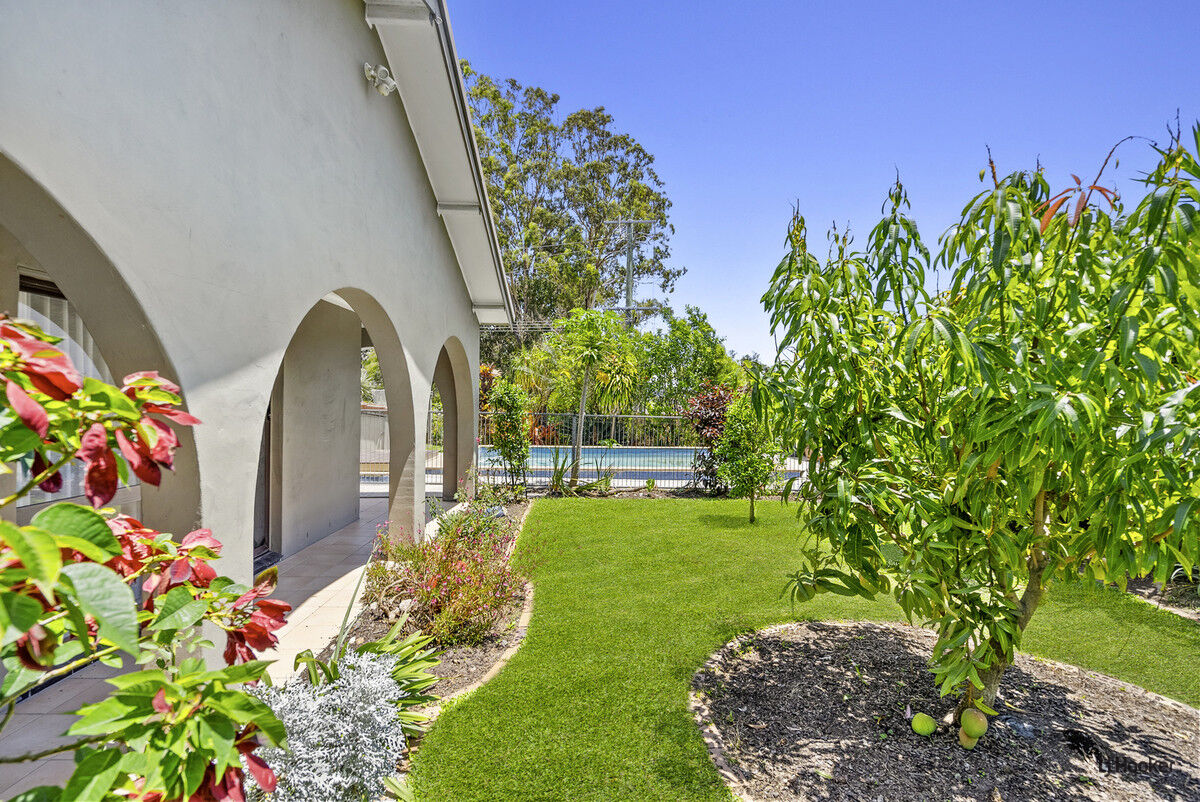 2 Kalamunda Close, Elanora, QLD 4221