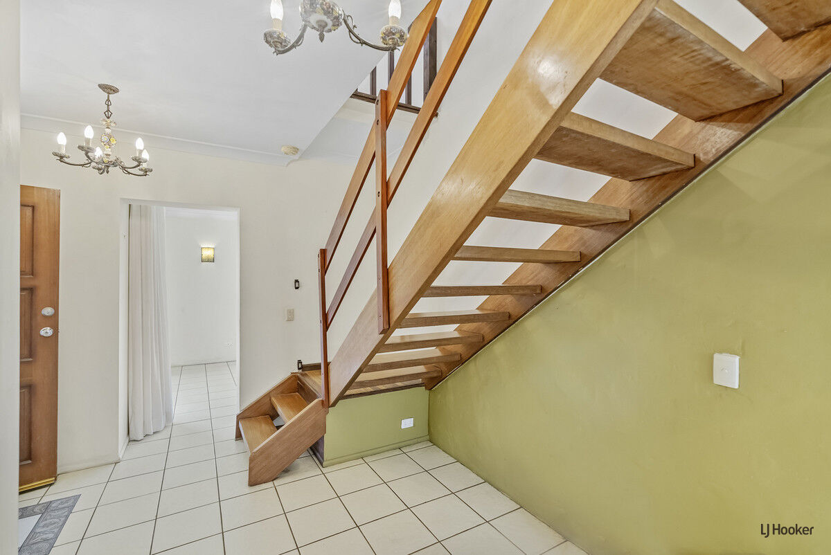 2 Kalamunda Close, Elanora, QLD 4221