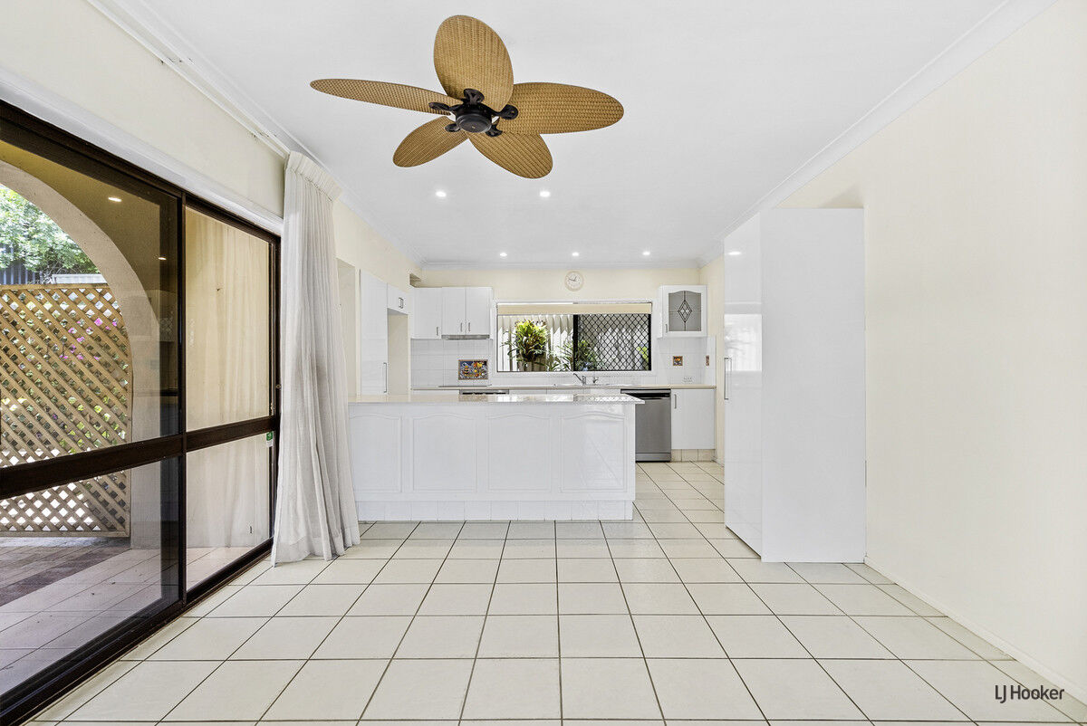 2 Kalamunda Close, Elanora, QLD 4221