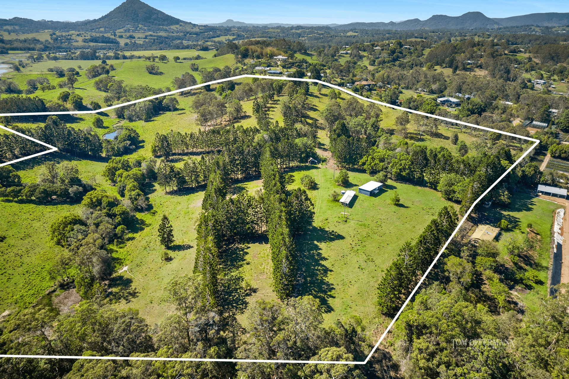 44 Hoy Road, Lake Macdonald, QLD 4563