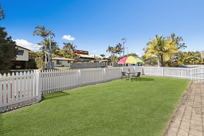 1/10 Freeman Street, Labrador, Qld 4215