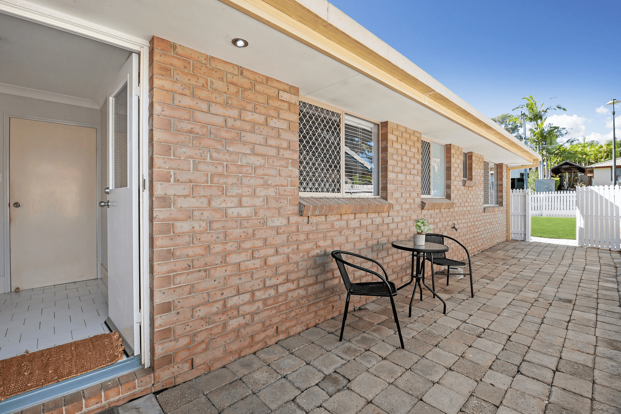 1/10 Freeman Street, Labrador, Qld 4215