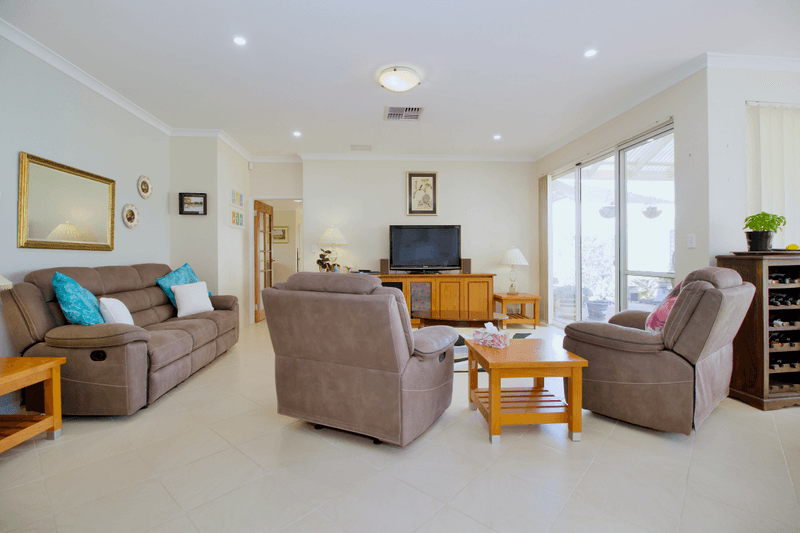 2 Erskine Way, BALDIVIS, WA 6171